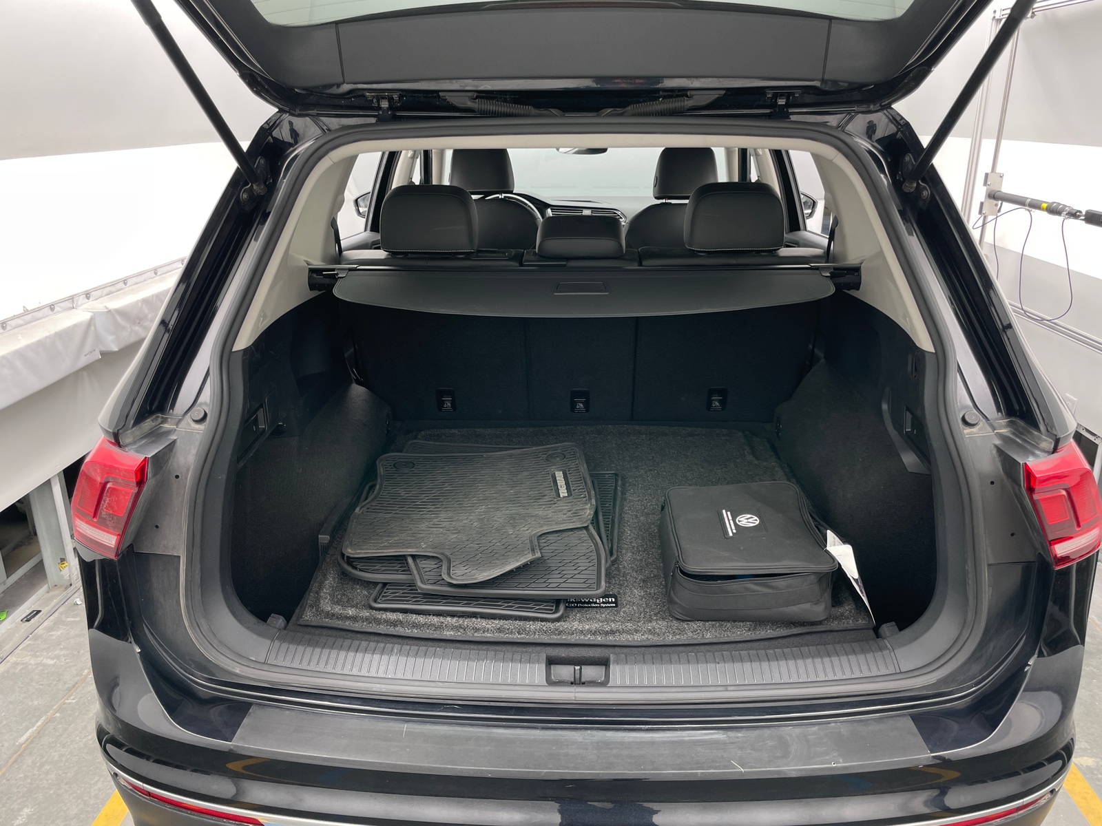 Thumbnail: 2021 Volkswagen Tiguan - 6