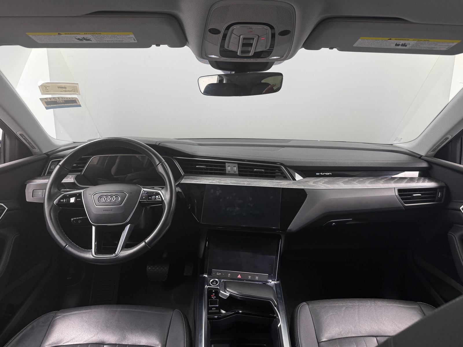 Thumbnail: 2022 Audi e-tron S - 2