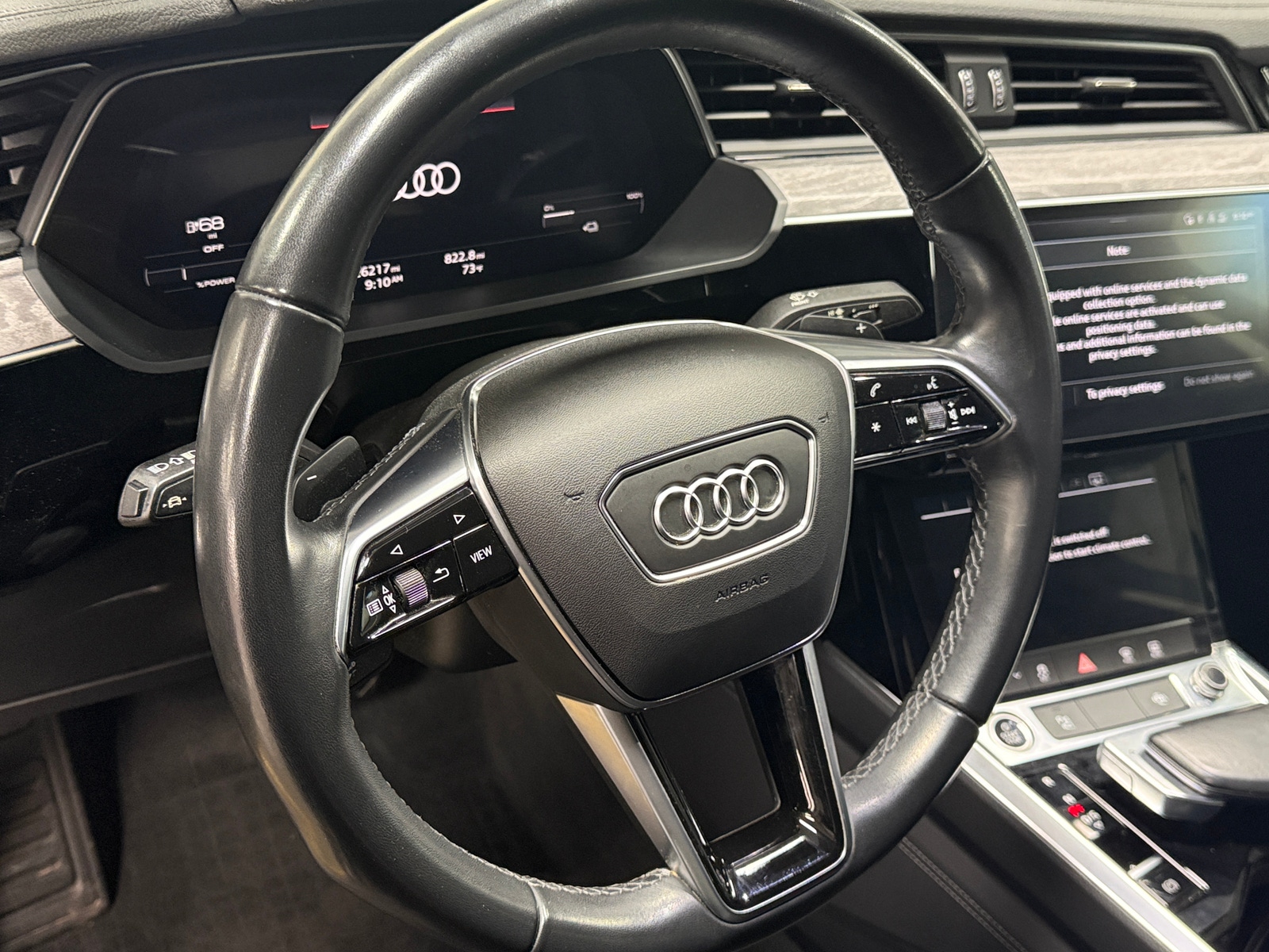 Thumbnail: 2022 Audi e-tron S - 4