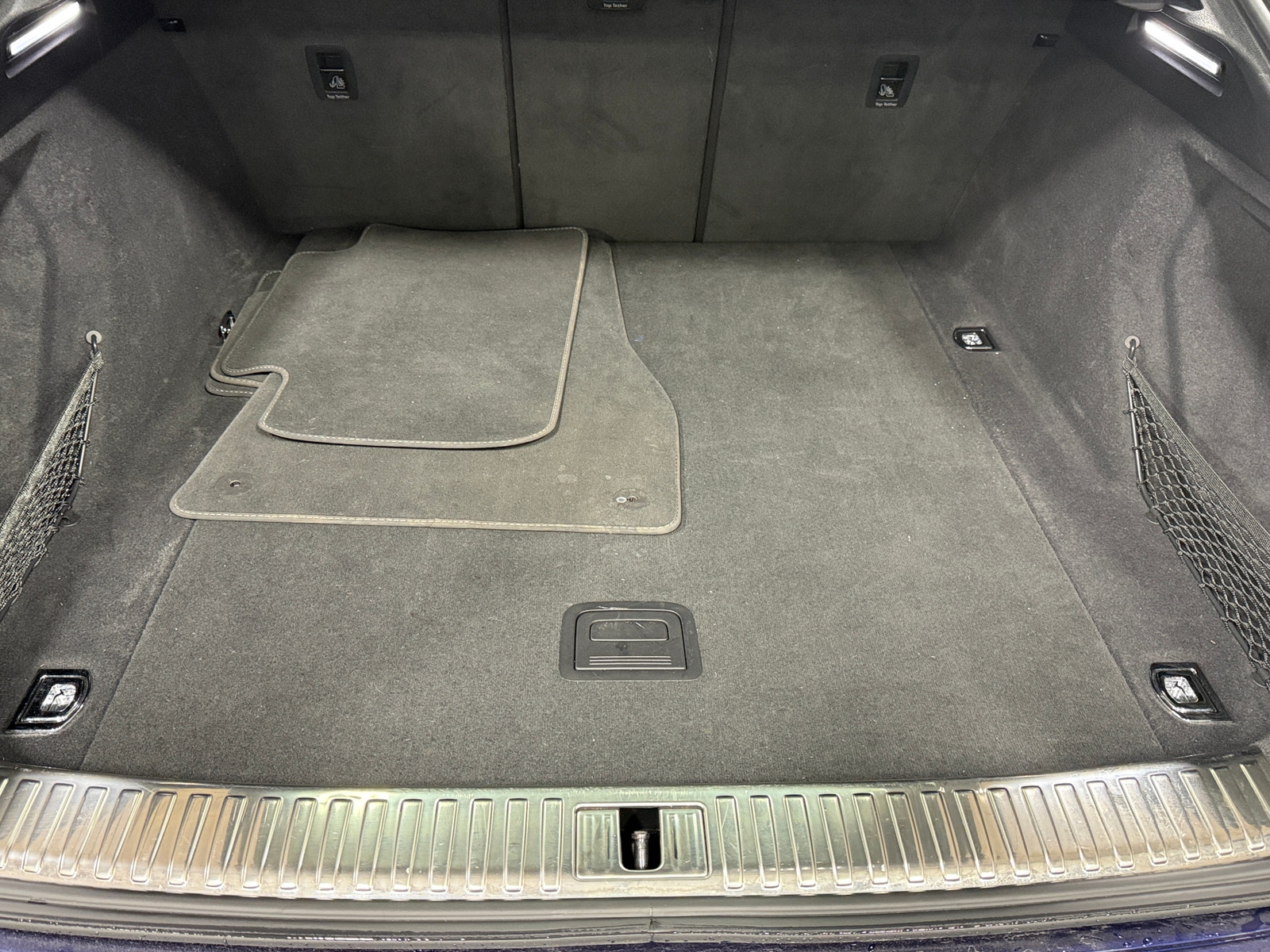 Thumbnail: 2022 Audi e-tron S - 6