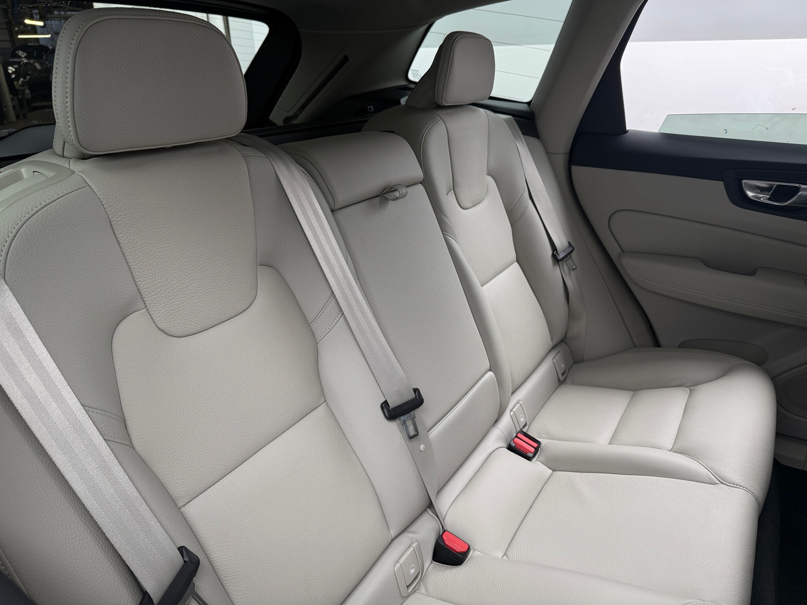 Thumbnail: 2022 Volvo XC60 - 6