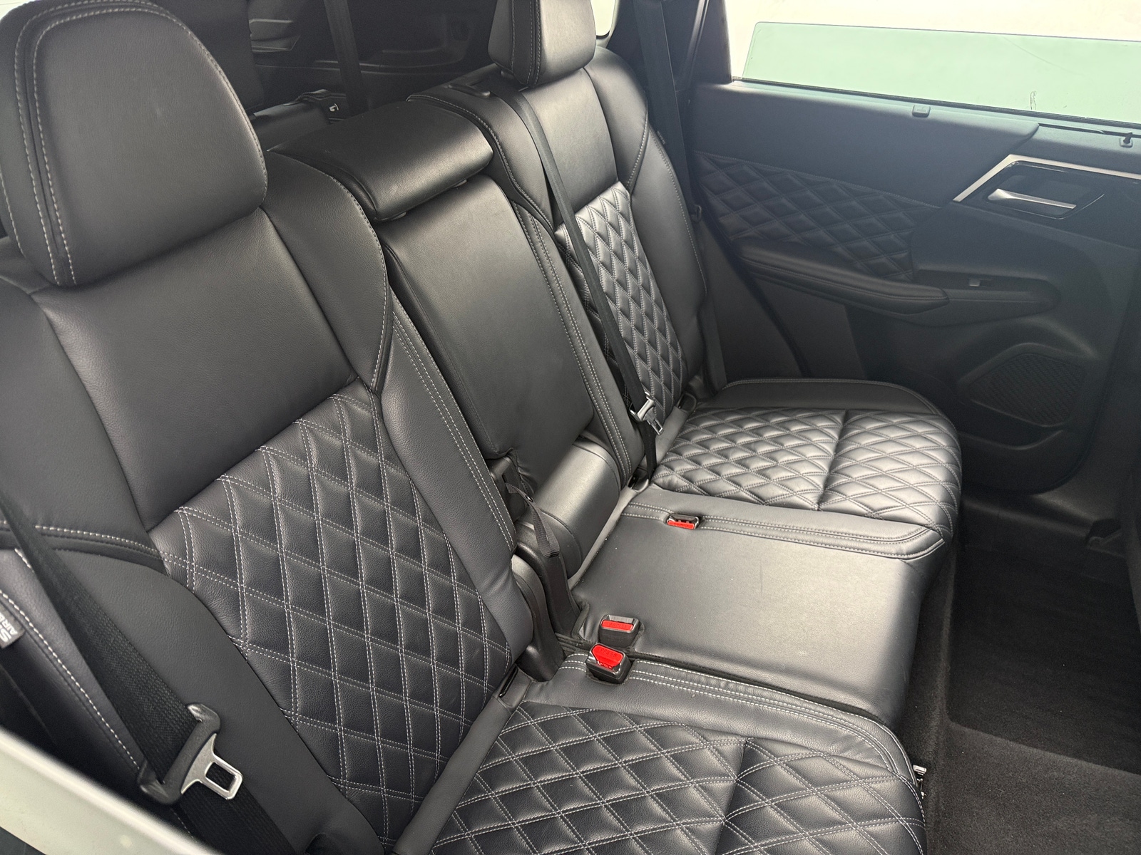 Thumbnail: 2023 Mitsubishi Outlander - 5