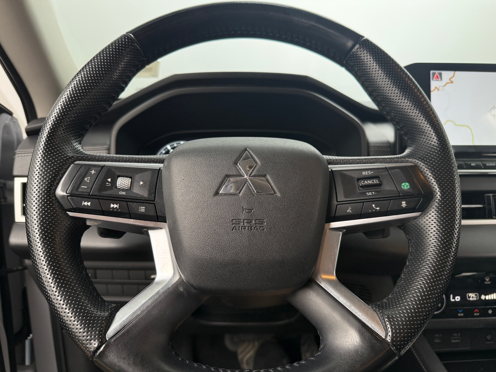 Thumbnail: 2023 Mitsubishi Outlander - 4