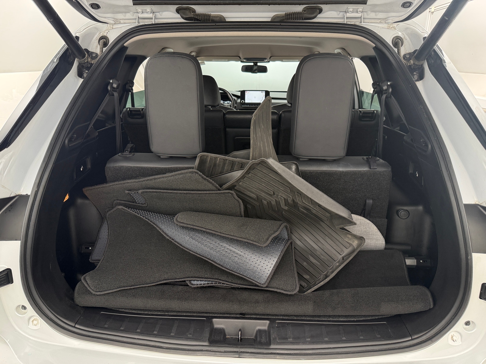 Thumbnail: 2023 Mitsubishi Outlander - 6