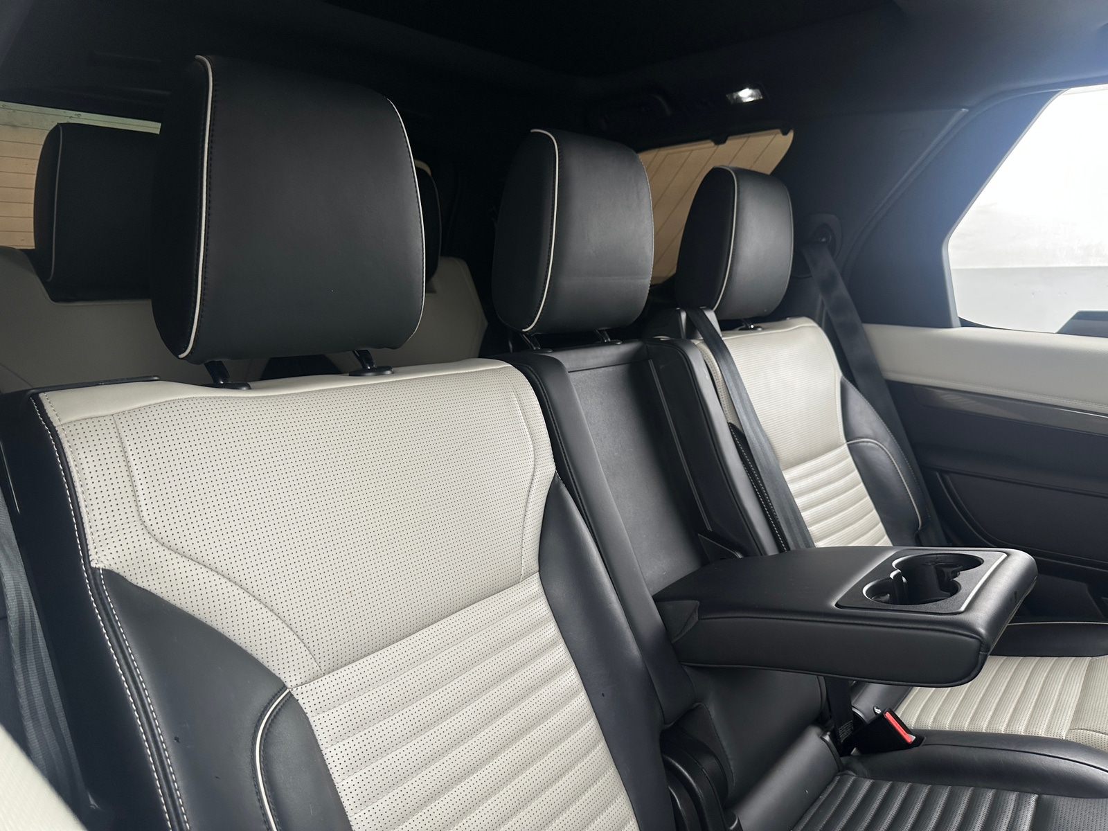 Thumbnail: 2021 Land Rover Discovery - 5