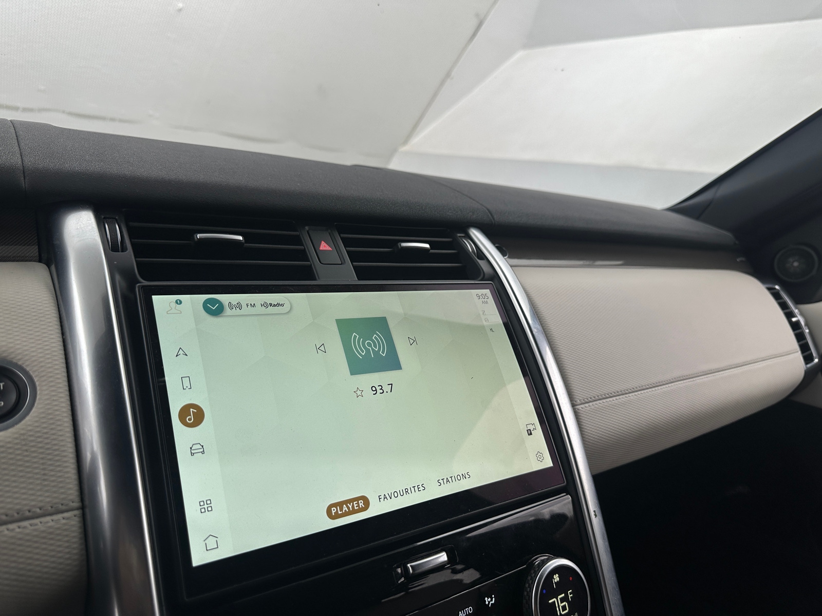 Thumbnail: 2021 Land Rover Discovery - 3