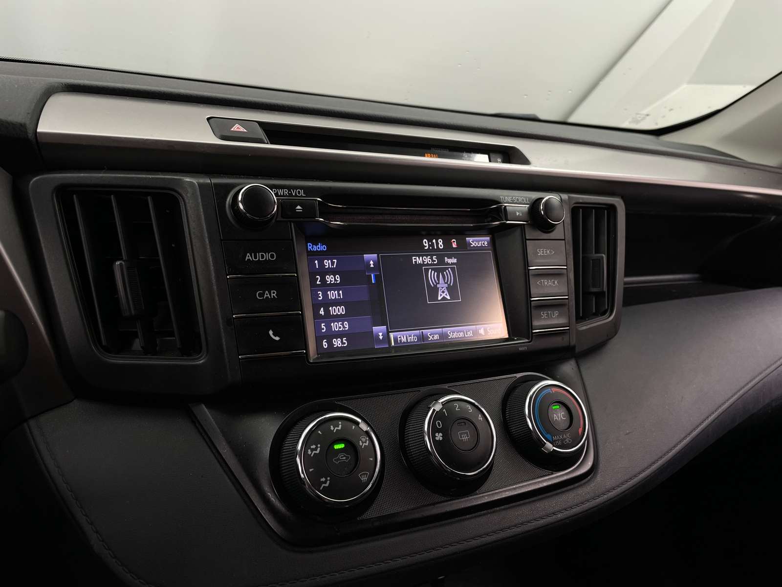 Thumbnail: 2018 Toyota RAV4 - 4