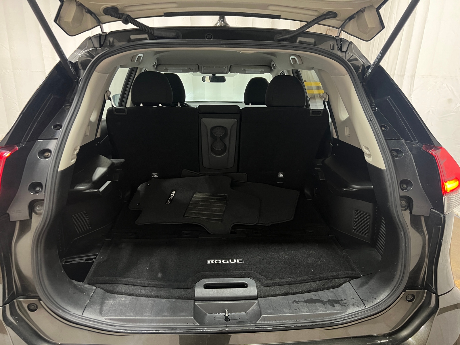 Thumbnail: 2017 Nissan Rogue - 7