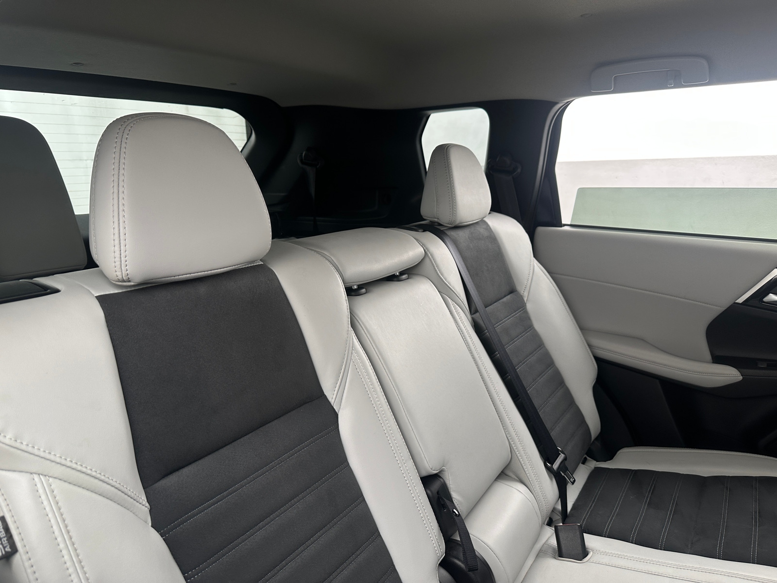 Thumbnail: 2025 Mitsubishi Outlander - 5