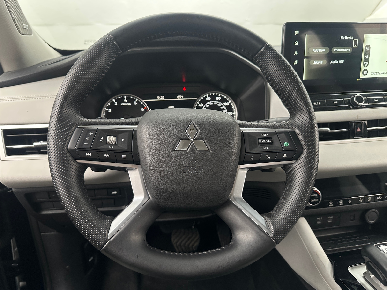 Thumbnail: 2025 Mitsubishi Outlander - 4