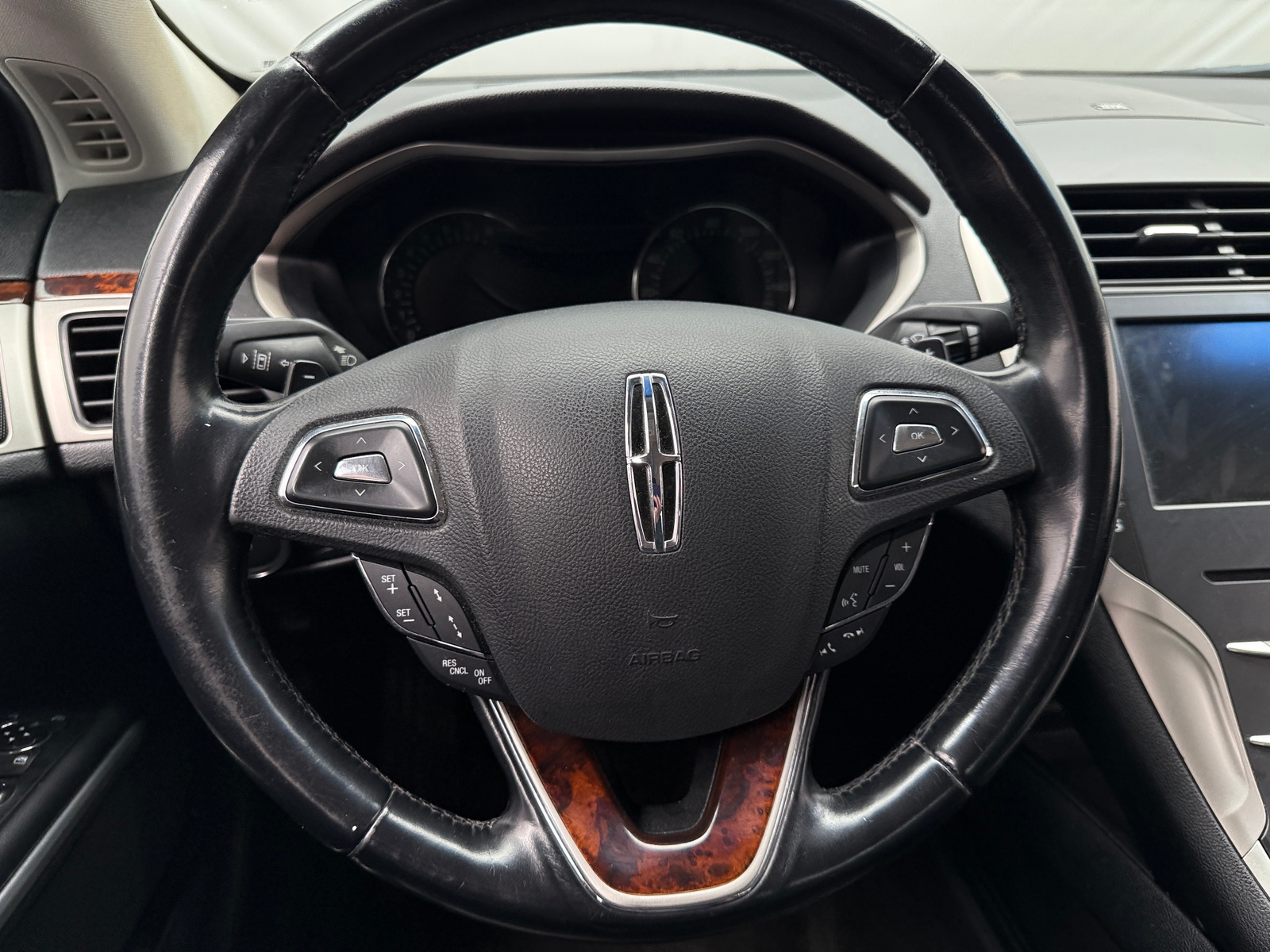 Thumbnail: 2016 Lincoln MKZ - 4