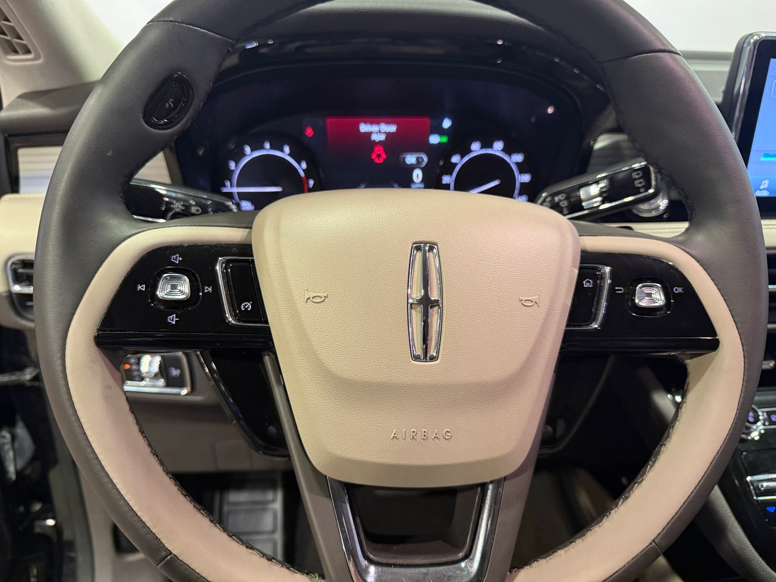 Thumbnail: 2022 Lincoln Corsair - 4