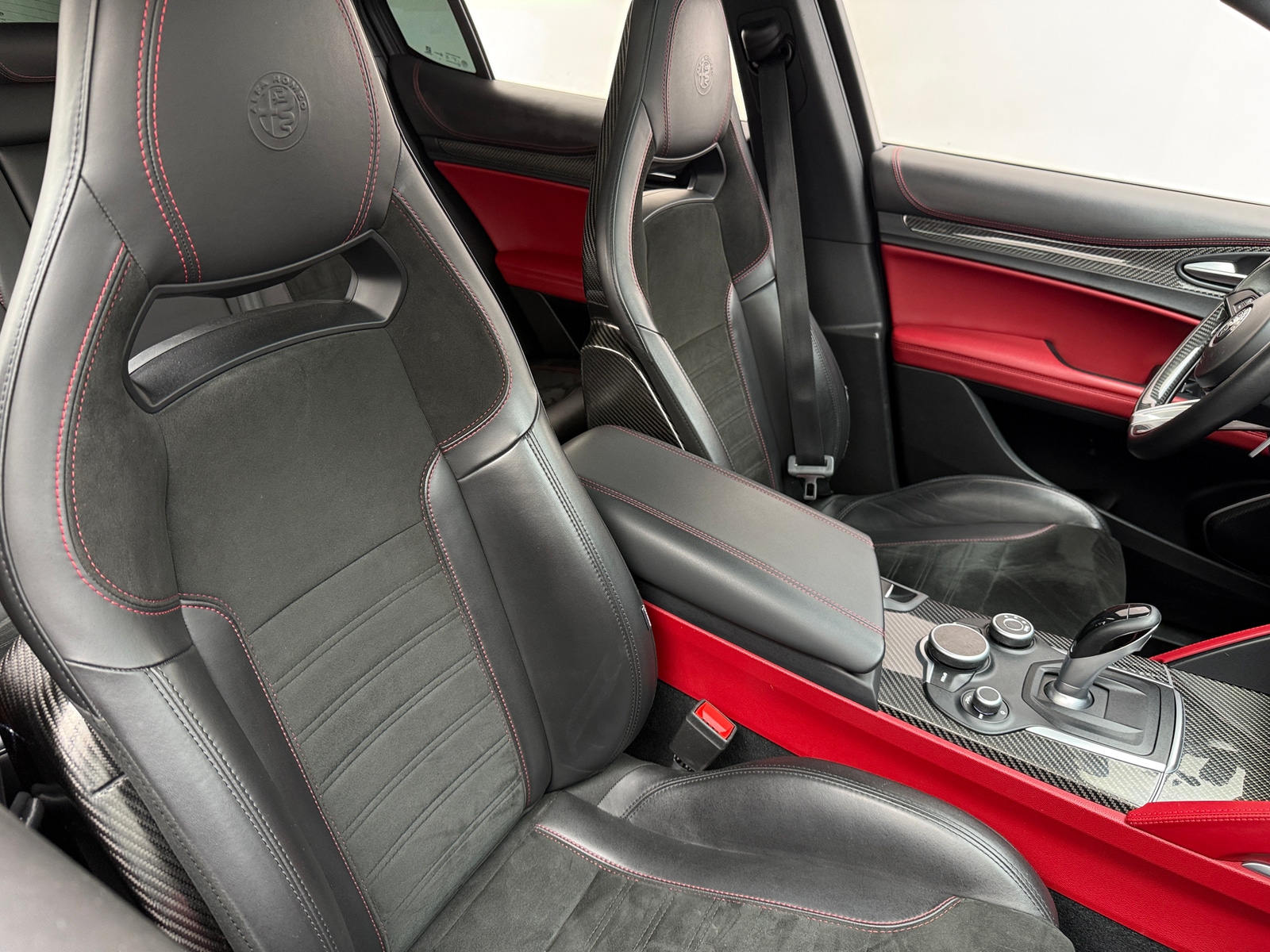 Thumbnail: 2019 Alfa Romeo Stelvio - 2