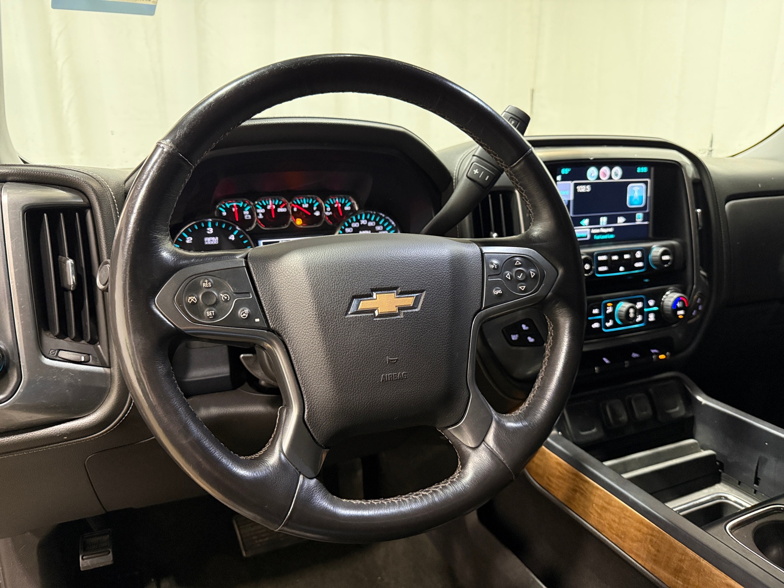 Thumbnail: 2015 Chevrolet Silverado 1500 - 4