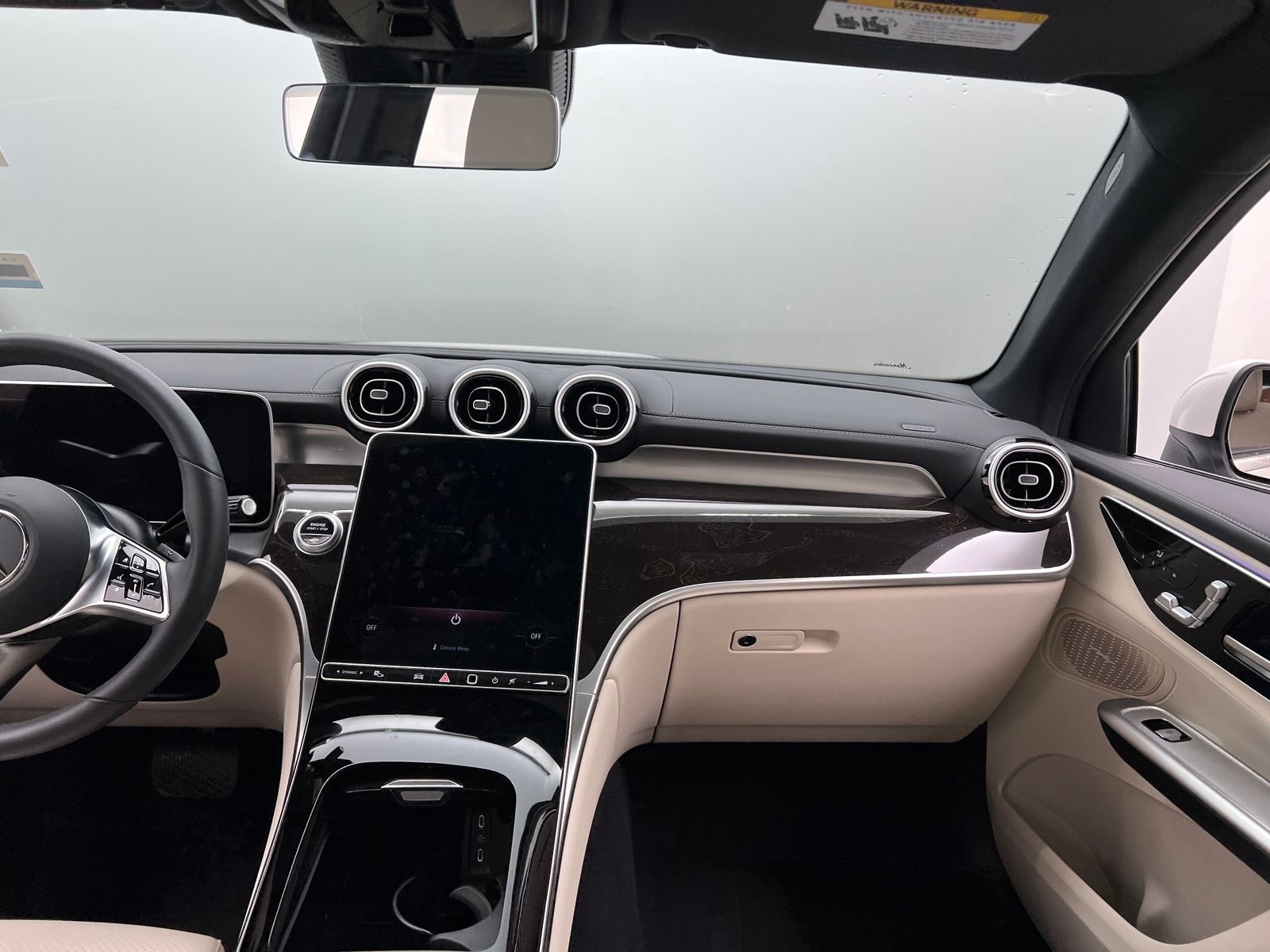 Thumbnail: 2025 Mercedes-Benz GLC - 2