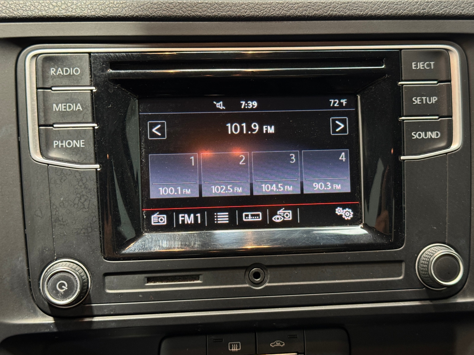 Thumbnail: 2017 Volkswagen Jetta - 4