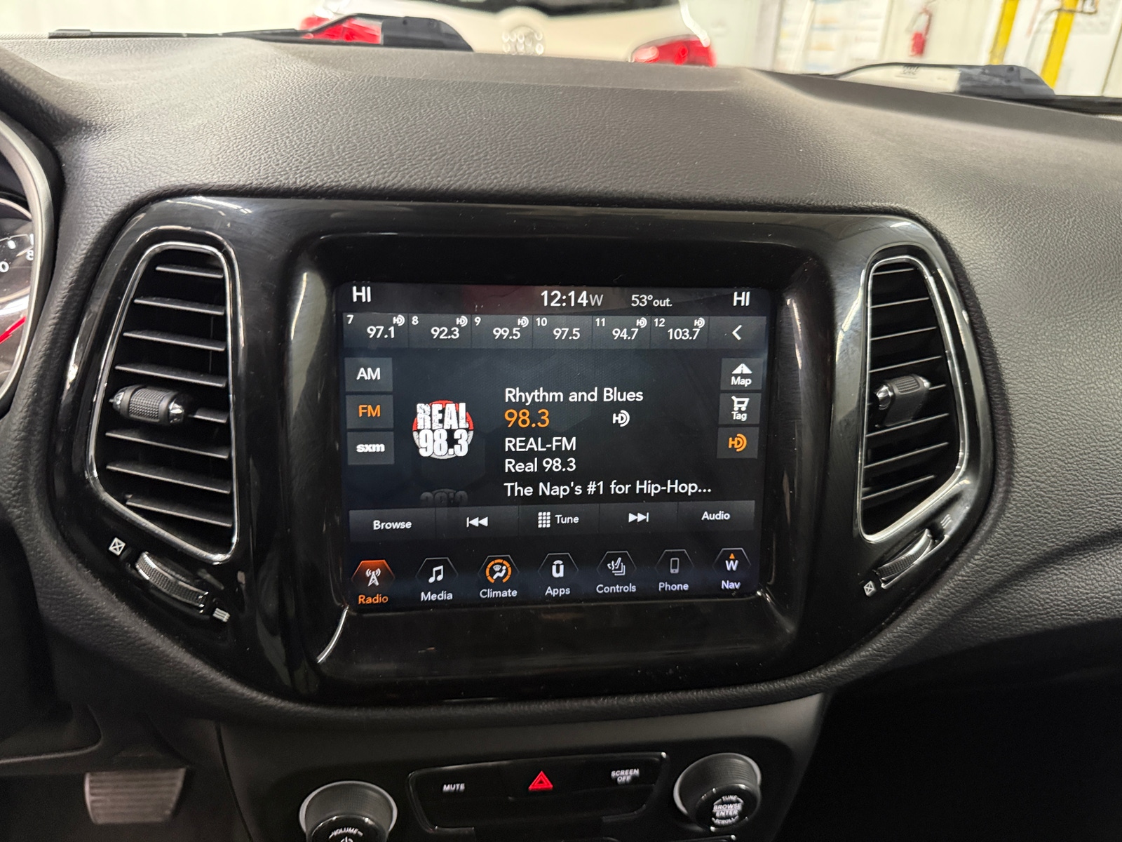 Thumbnail: 2018 Jeep Compass - 3