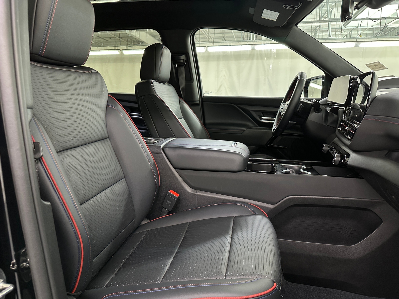 Thumbnail: 2024 Chevrolet Silverado EV - 2