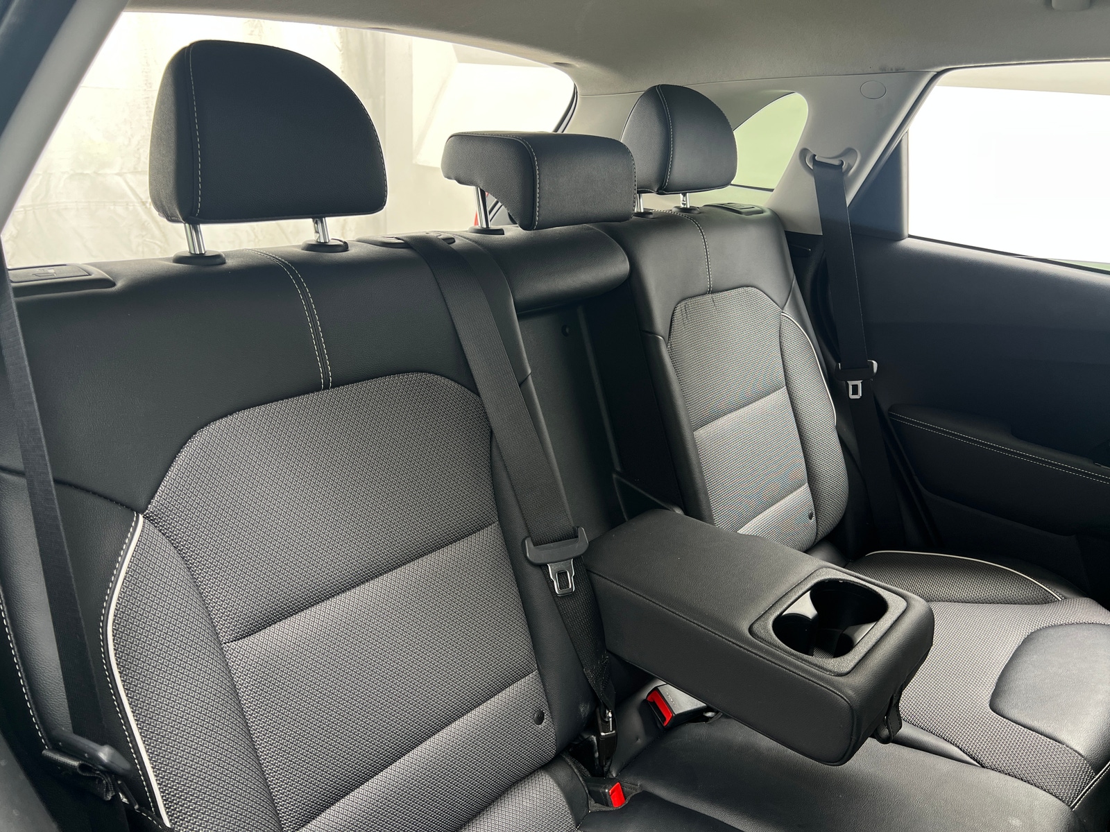 Thumbnail: 2022 Kia Niro - 6