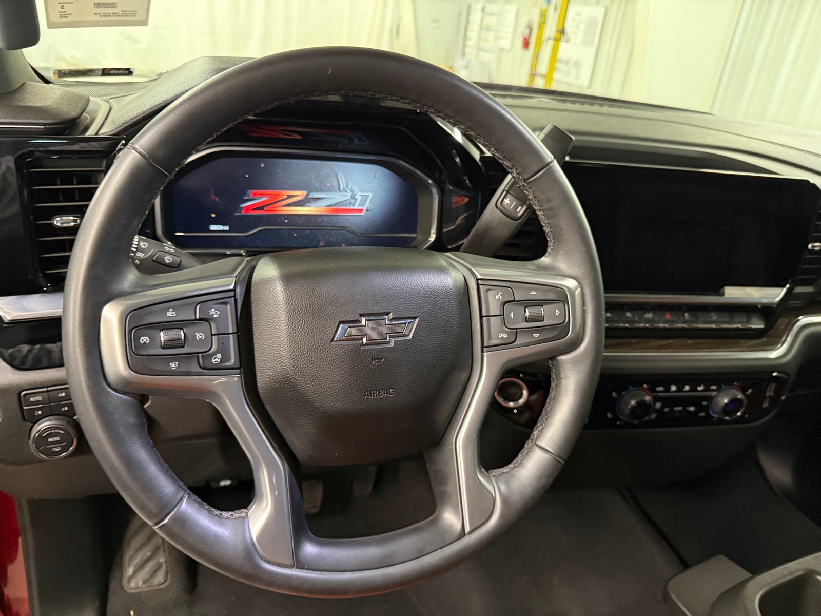 Thumbnail: 2023 Chevrolet Silverado 1500 - 5