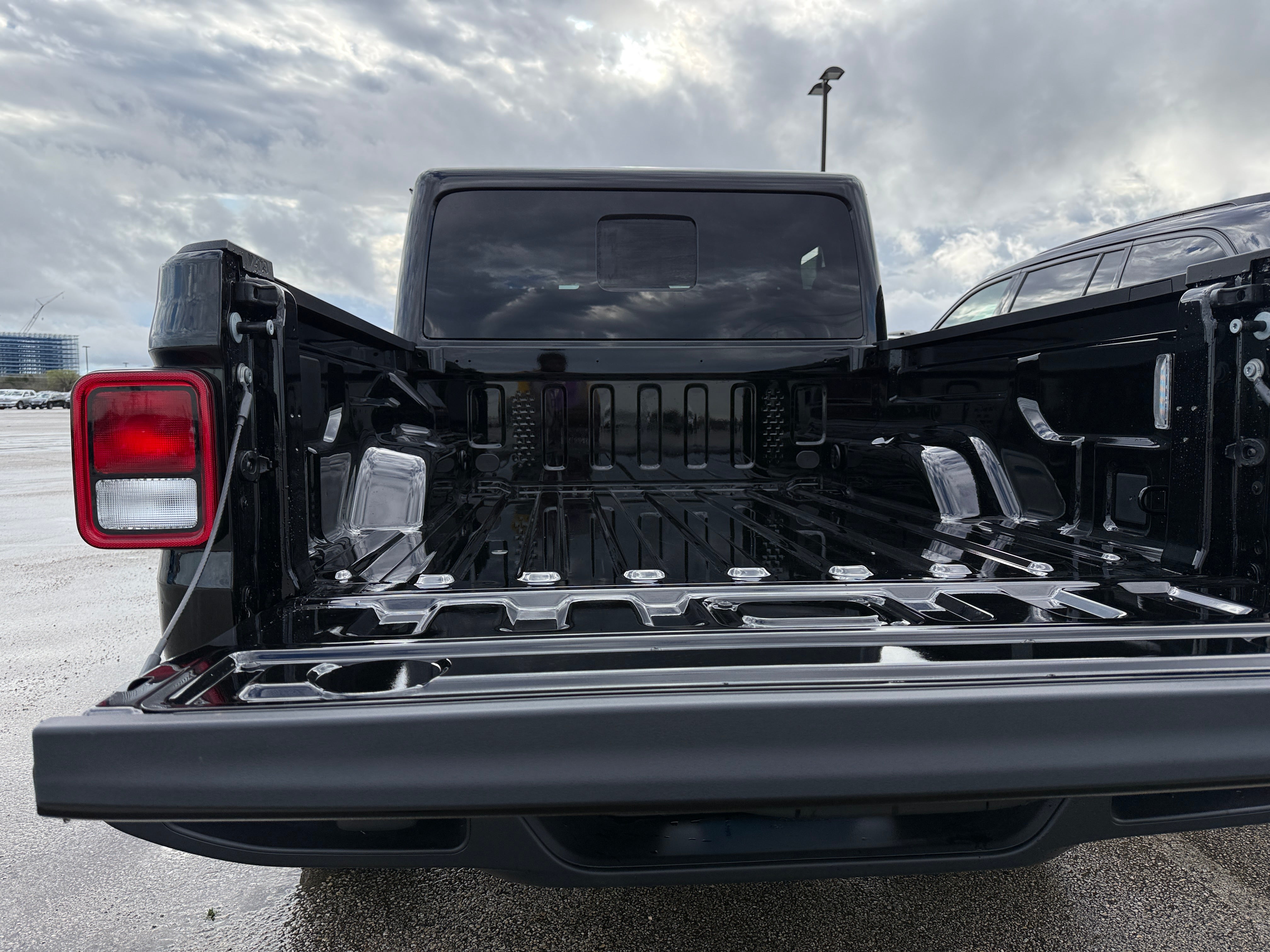2026 Jeep Gladiator Sport S Auto's photo
