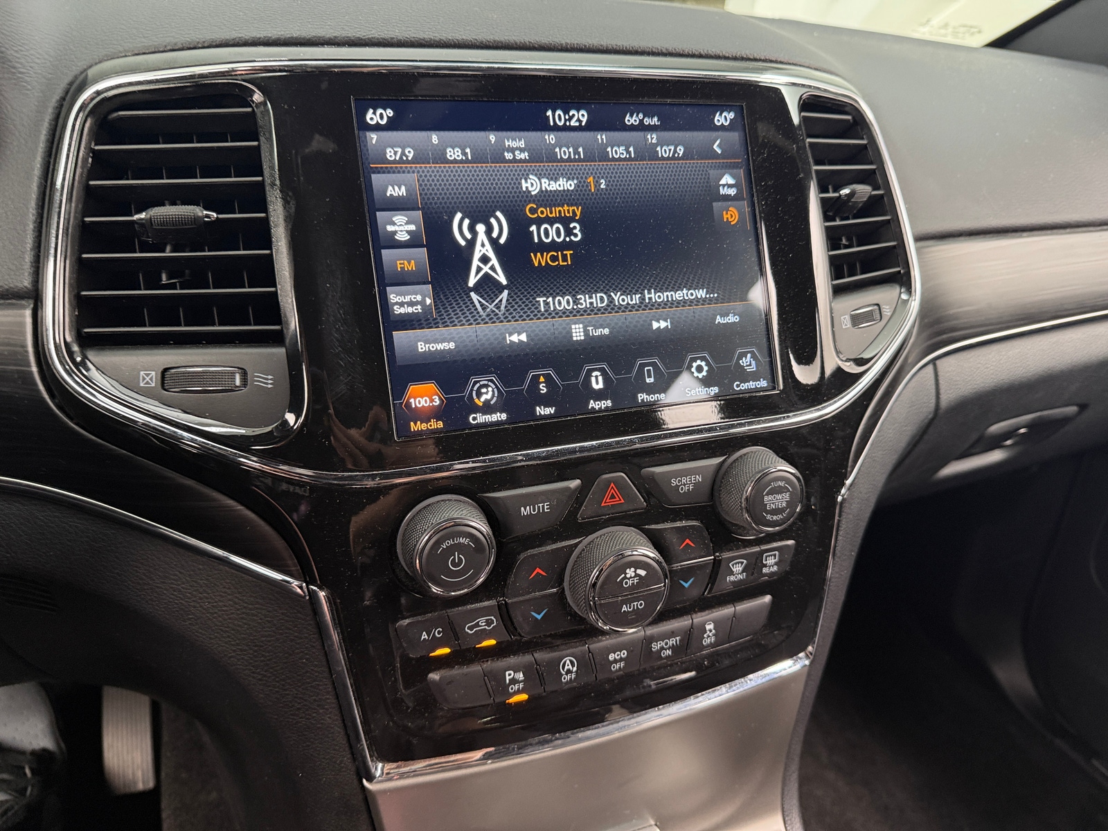 Thumbnail: 2022 Jeep Grand Cherokee - 3