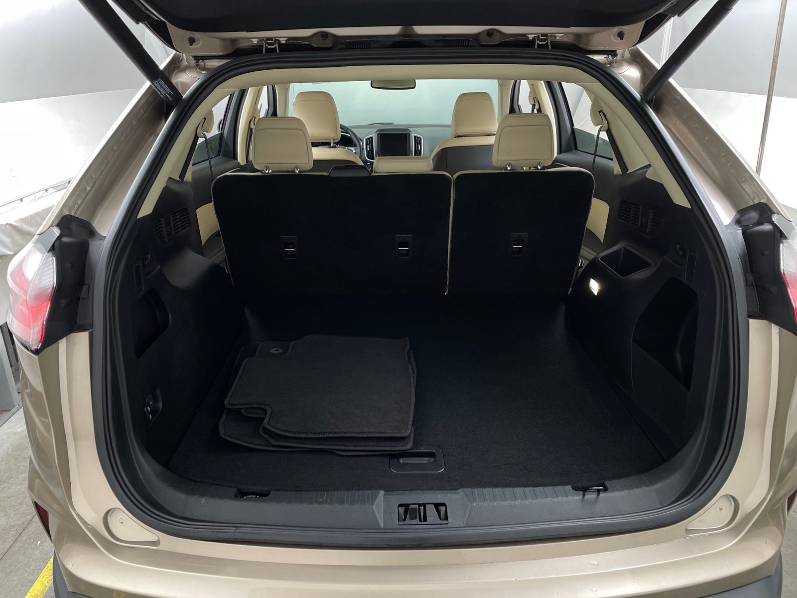 Thumbnail: 2021 Ford Edge - 6