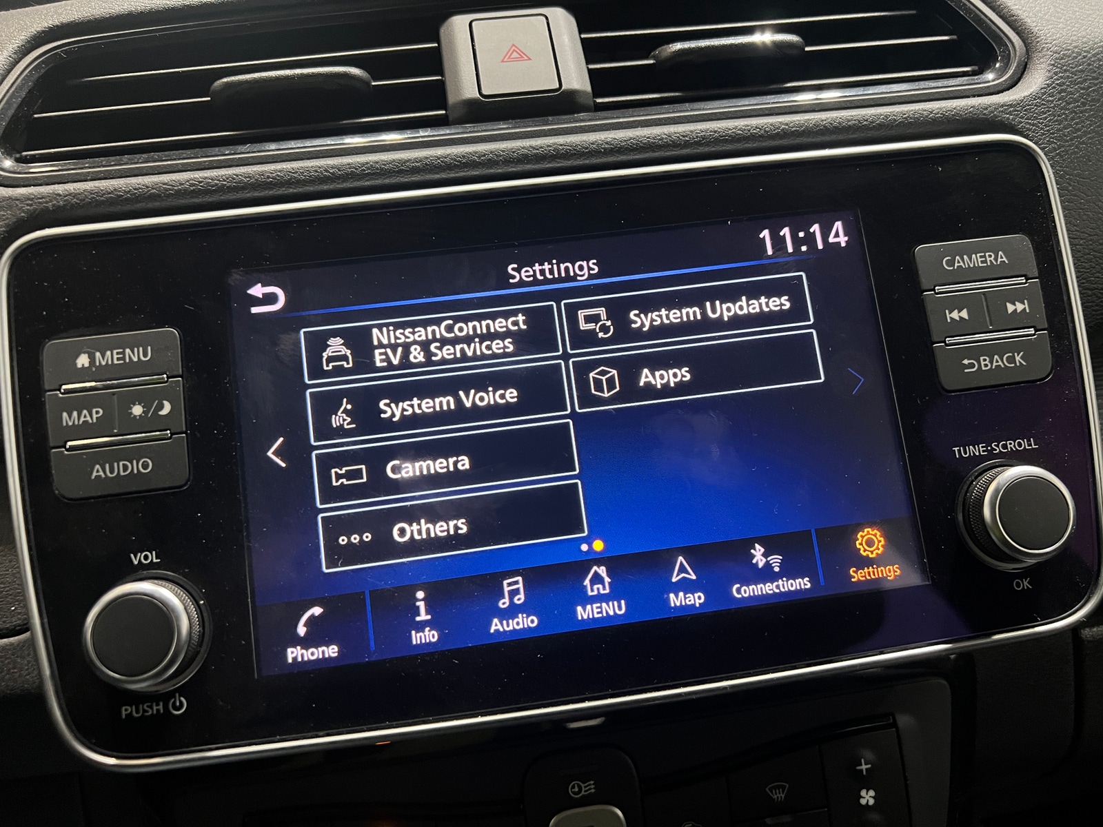 Thumbnail: 2022 Nissan Leaf - 3