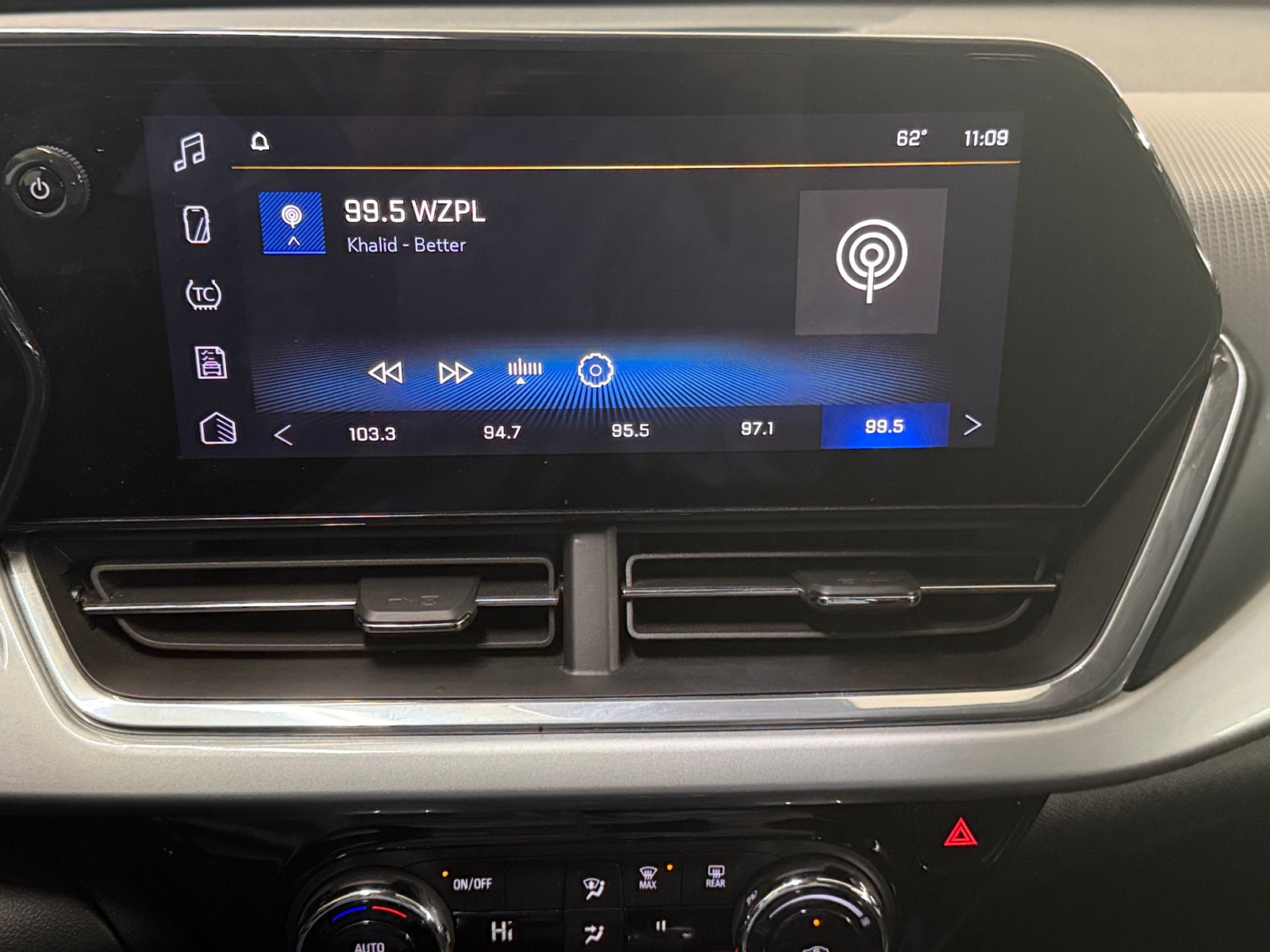 Thumbnail: 2024 Chevrolet Trax - 4