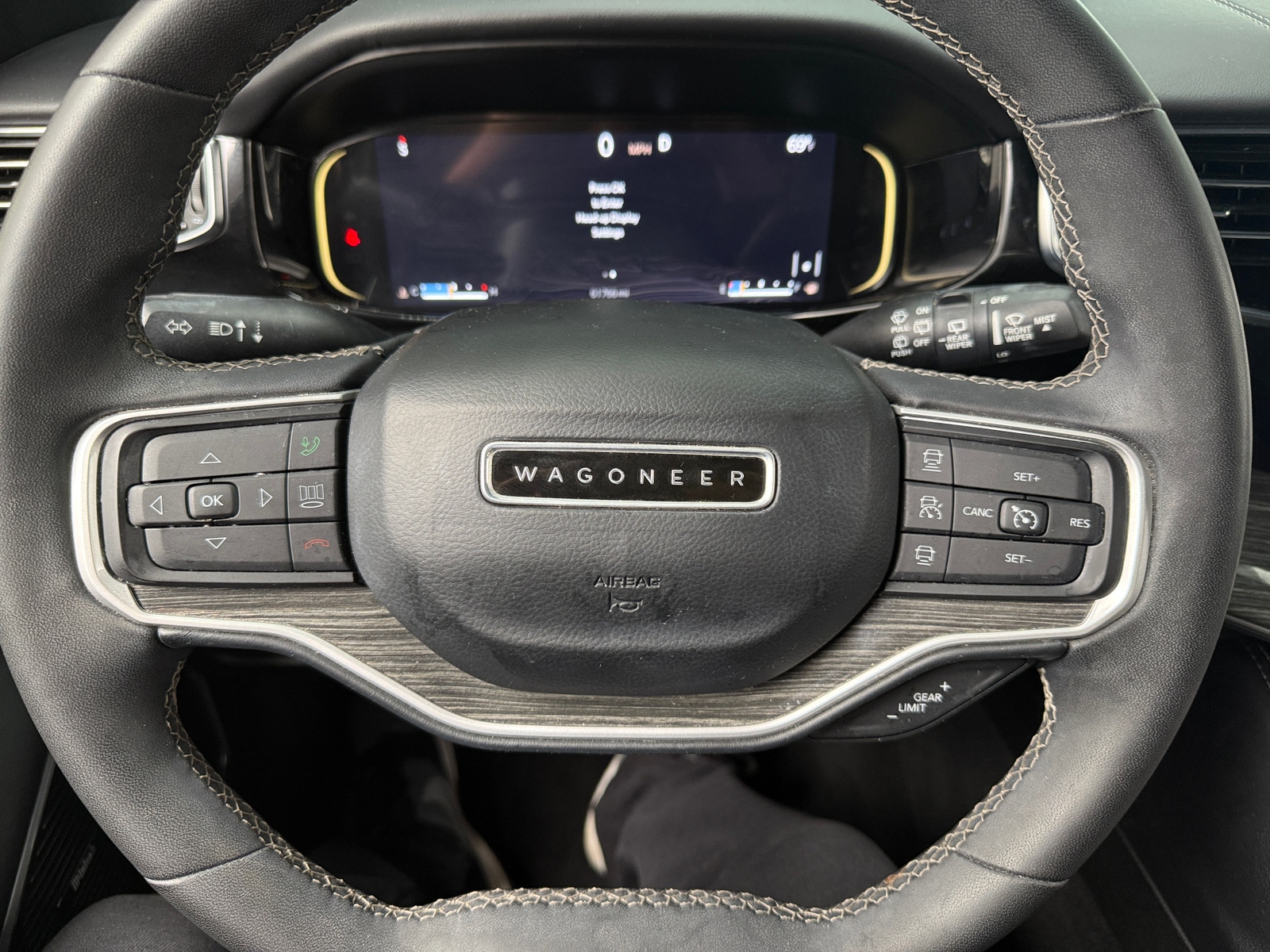 Thumbnail: 2022 Jeep Wagoneer - 4