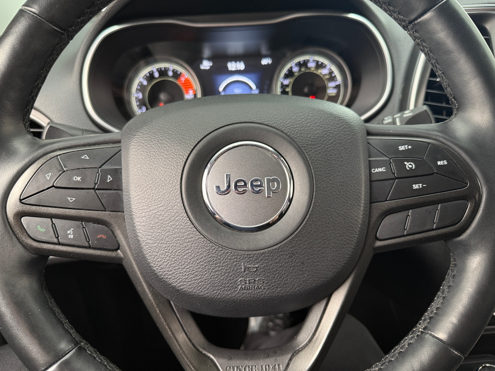 Thumbnail: 2019 Jeep Cherokee - 5