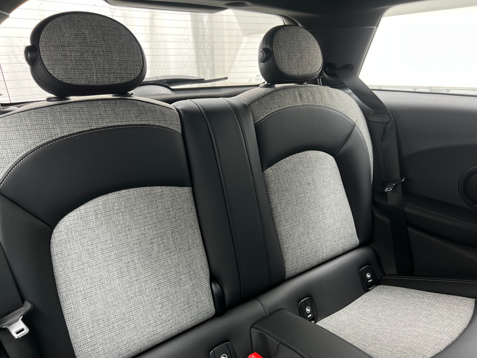 Thumbnail: 2022 MINI Cooper Hardtop - 4