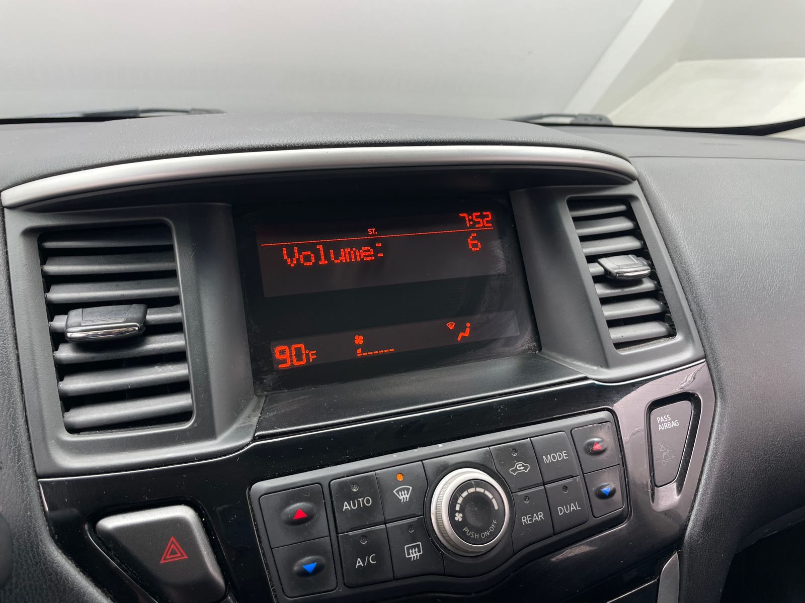 Thumbnail: 2015 Nissan Pathfinder - 4