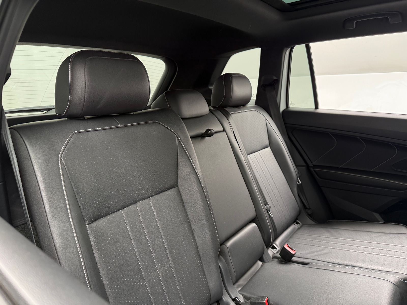 Thumbnail: 2022 Volkswagen Tiguan - 5