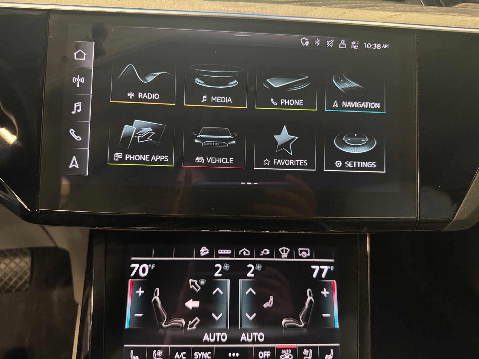 Thumbnail: 2022 Audi e-tron - 3