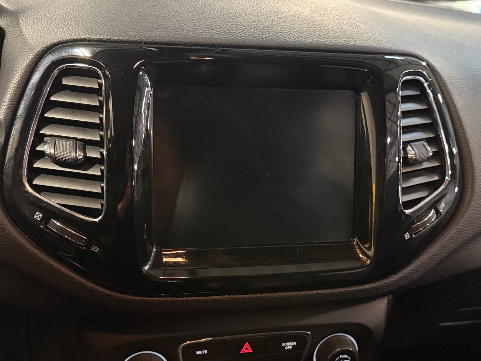 Thumbnail: 2020 Jeep Compass - 3