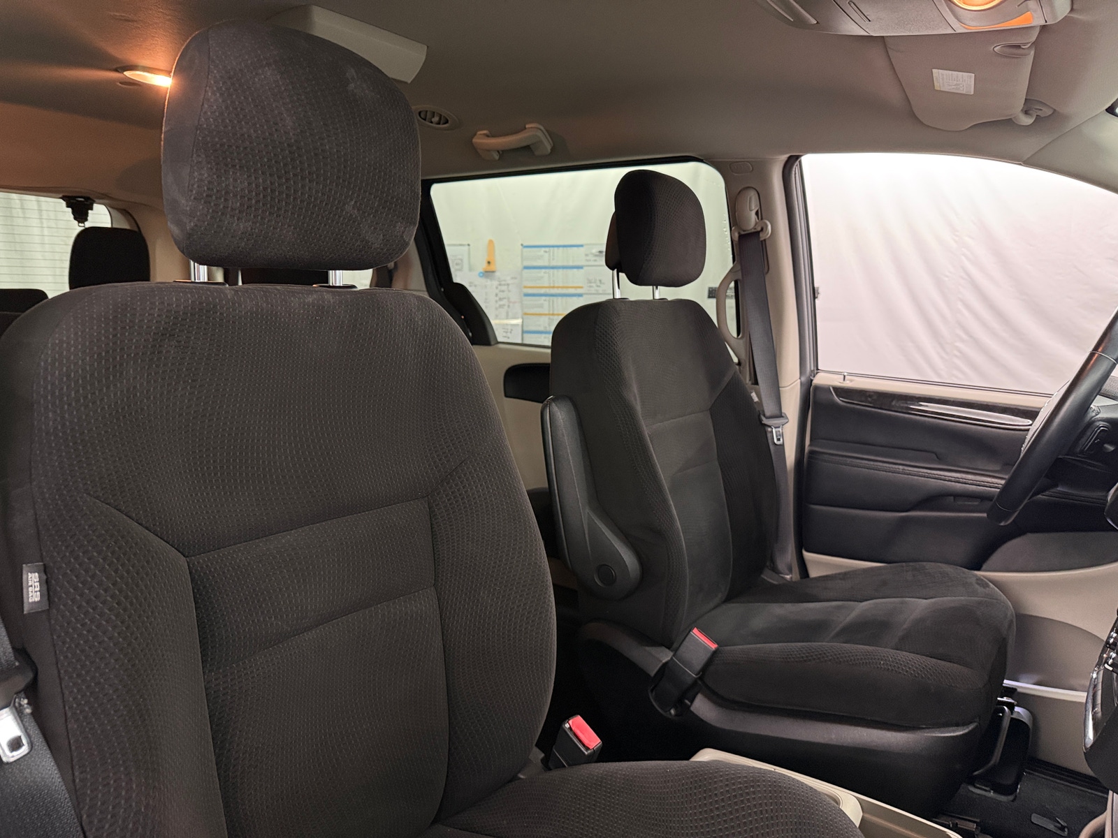 Thumbnail: 2016 Dodge Grand Caravan - 2