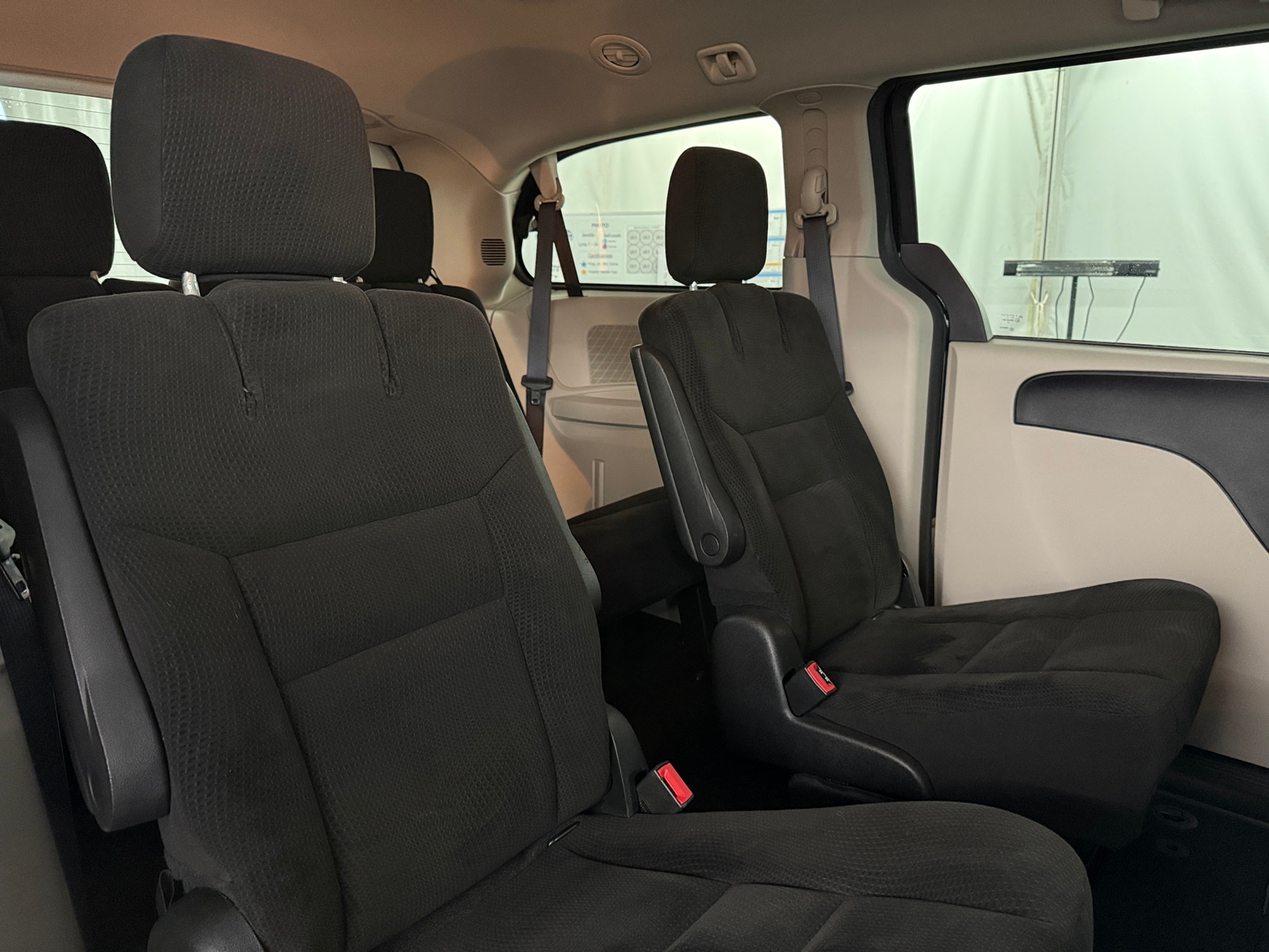 Thumbnail: 2016 Dodge Grand Caravan - 6