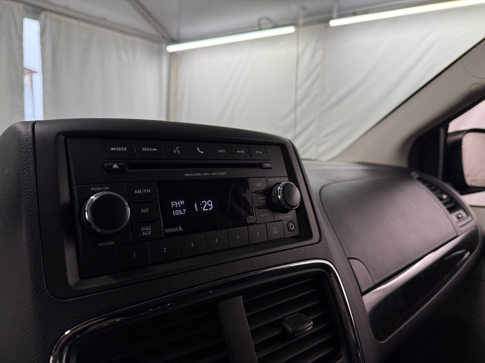 Thumbnail: 2016 Dodge Grand Caravan - 4