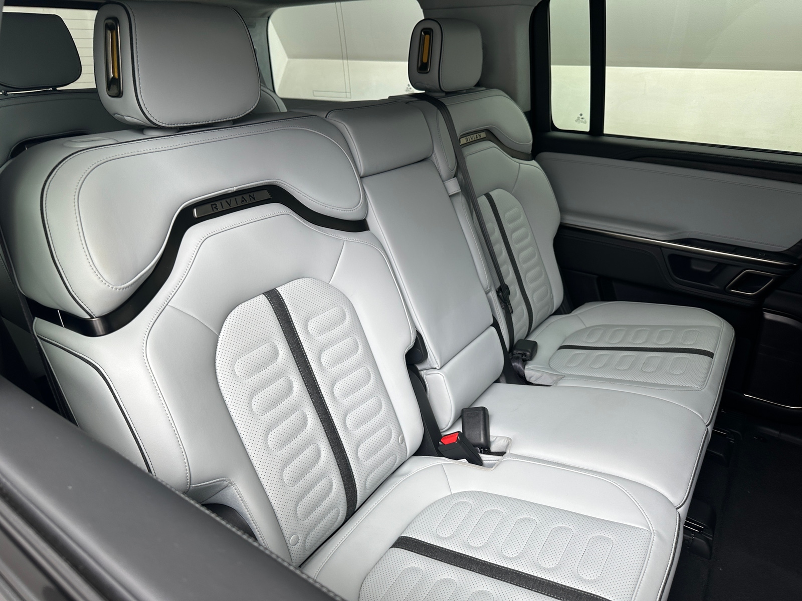 Thumbnail: 2024 Rivian R1S - 5