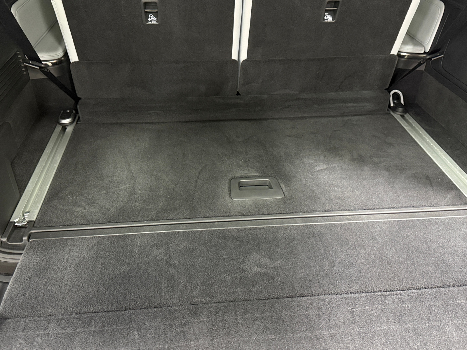 Thumbnail: 2024 Rivian R1S - 6