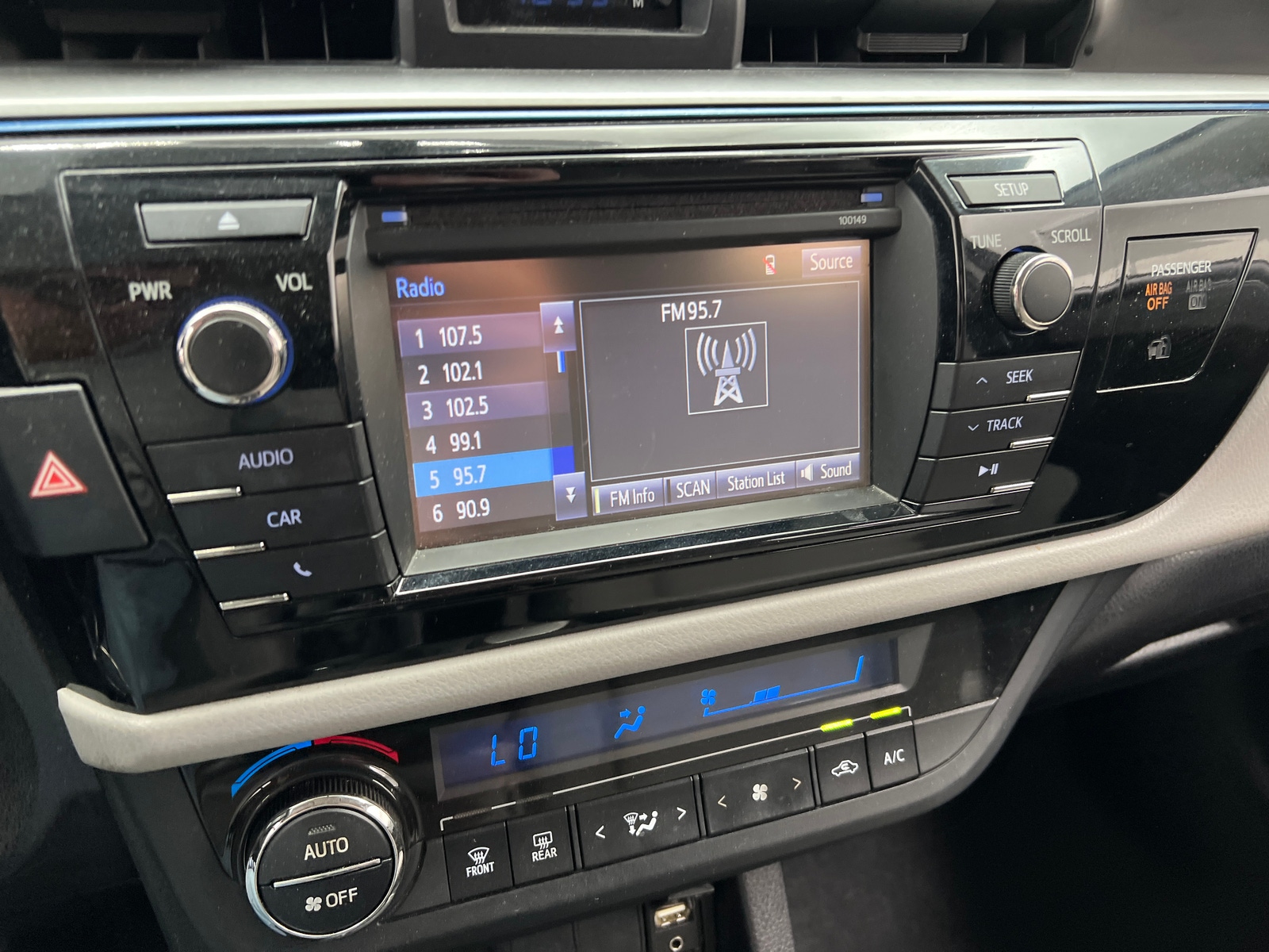 Thumbnail: 2014 Toyota Corolla - 4