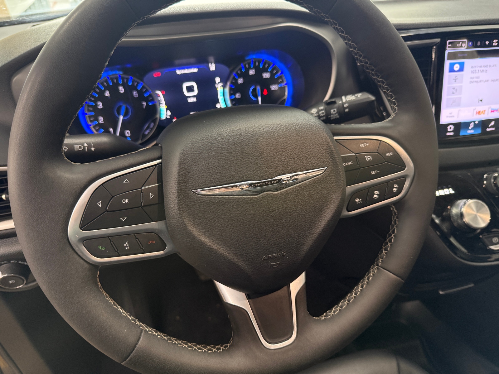 Thumbnail: 2025 Chrysler Pacifica - 4