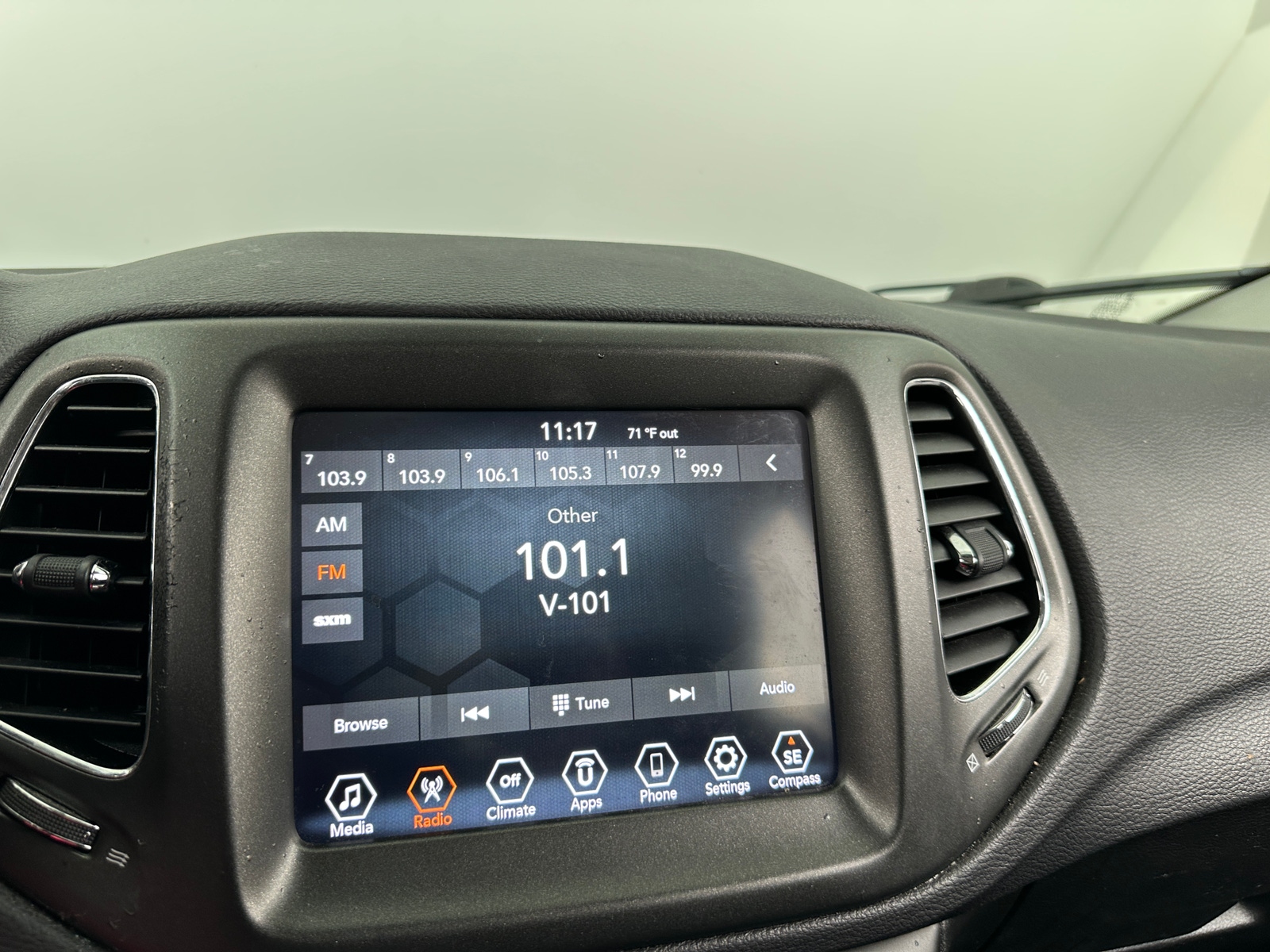 Thumbnail: 2019 Jeep Compass - 3