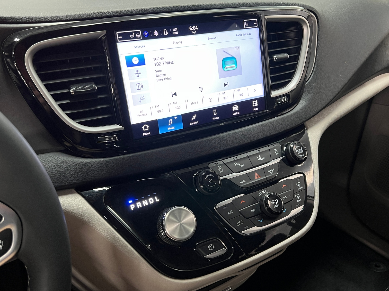 Thumbnail: 2024 Chrysler Pacifica - 3