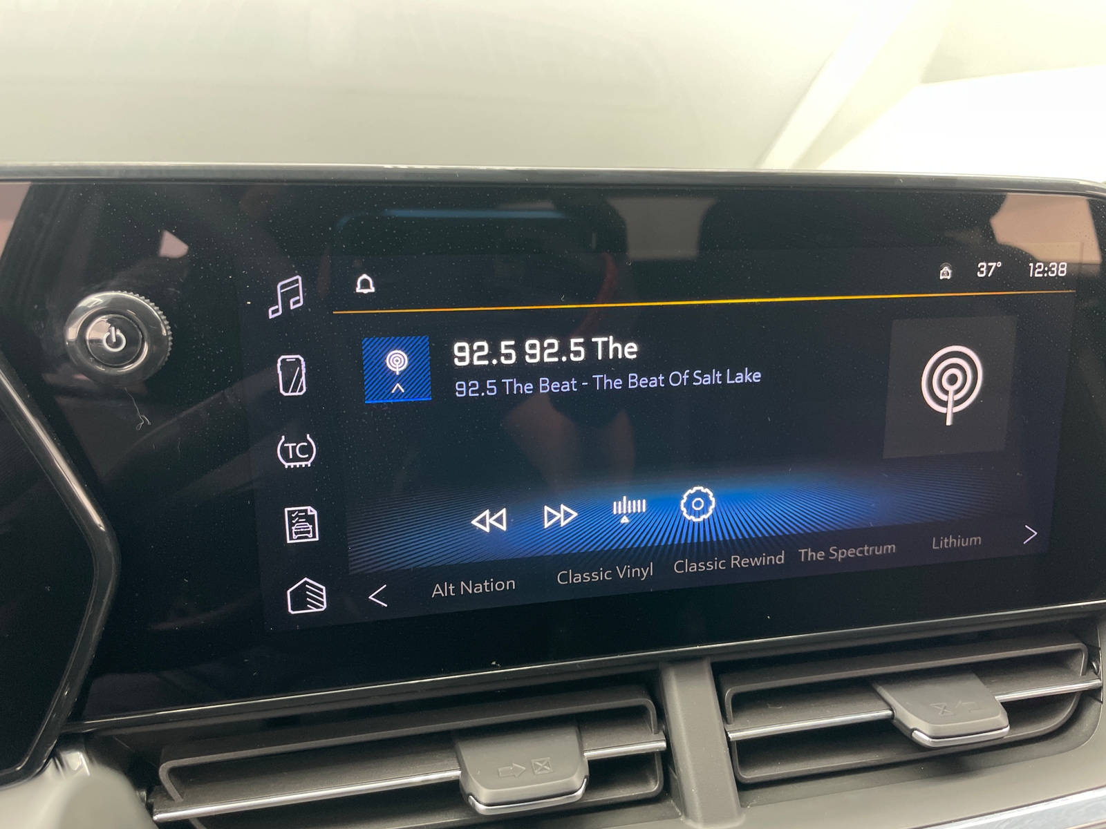 Thumbnail: 2025 Chevrolet Trax - 4