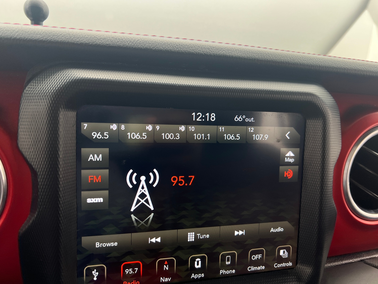 Thumbnail: 2018 Jeep Wrangler - 3