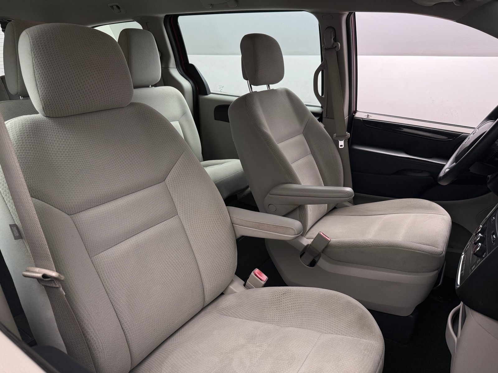 Thumbnail: 2015 Dodge Grand Caravan - 2