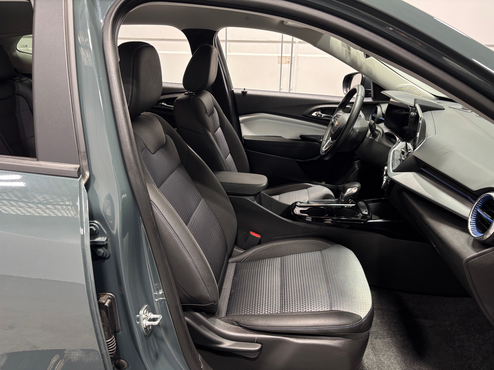 Thumbnail: 2025 Chevrolet Trax - 2