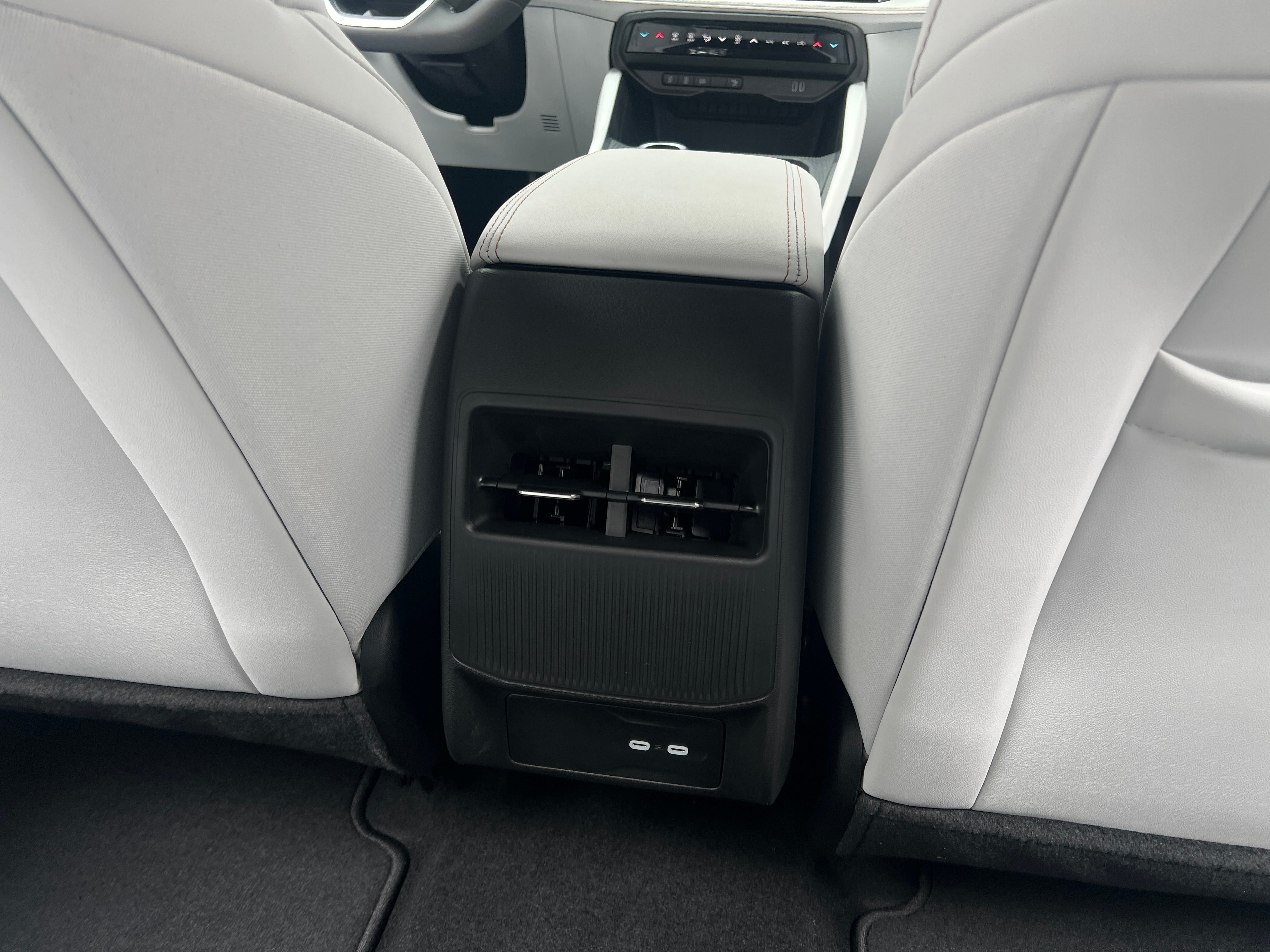 2026 Jeep Cherokee Limited HEV 4X4's photo